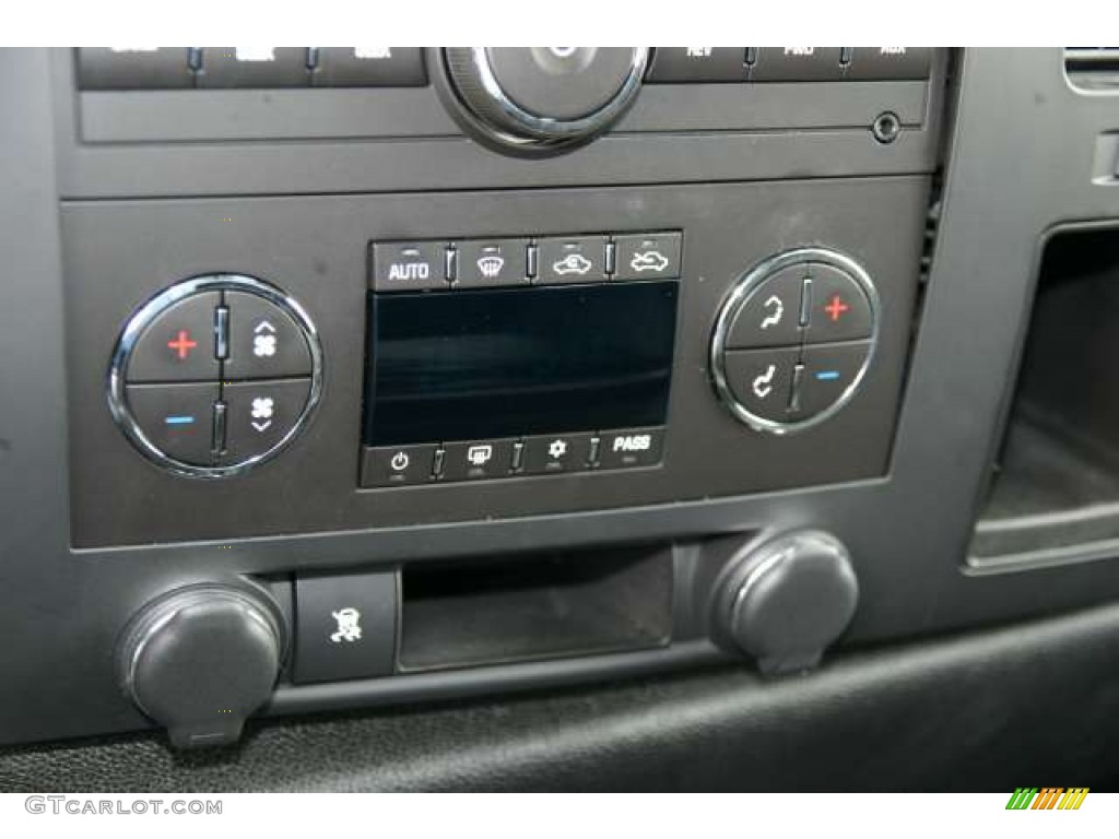 2008 Chevrolet Silverado 1500 LT Crew Cab 4x4 Controls Photo #49905645