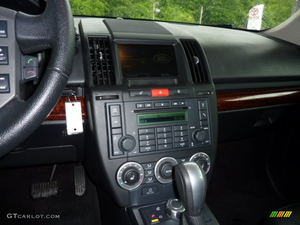 2008 Land Rover LR2 HSE Controls Photo #49906029