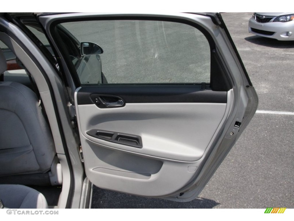 2007 Chevrolet Impala LS Gray Door Panel Photo #49908714