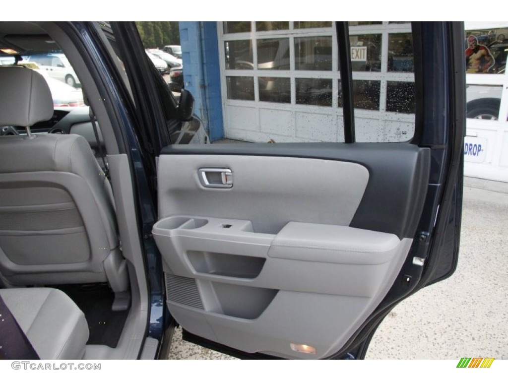 2009 Honda Pilot LX 4WD Gray Door Panel Photo #49910994