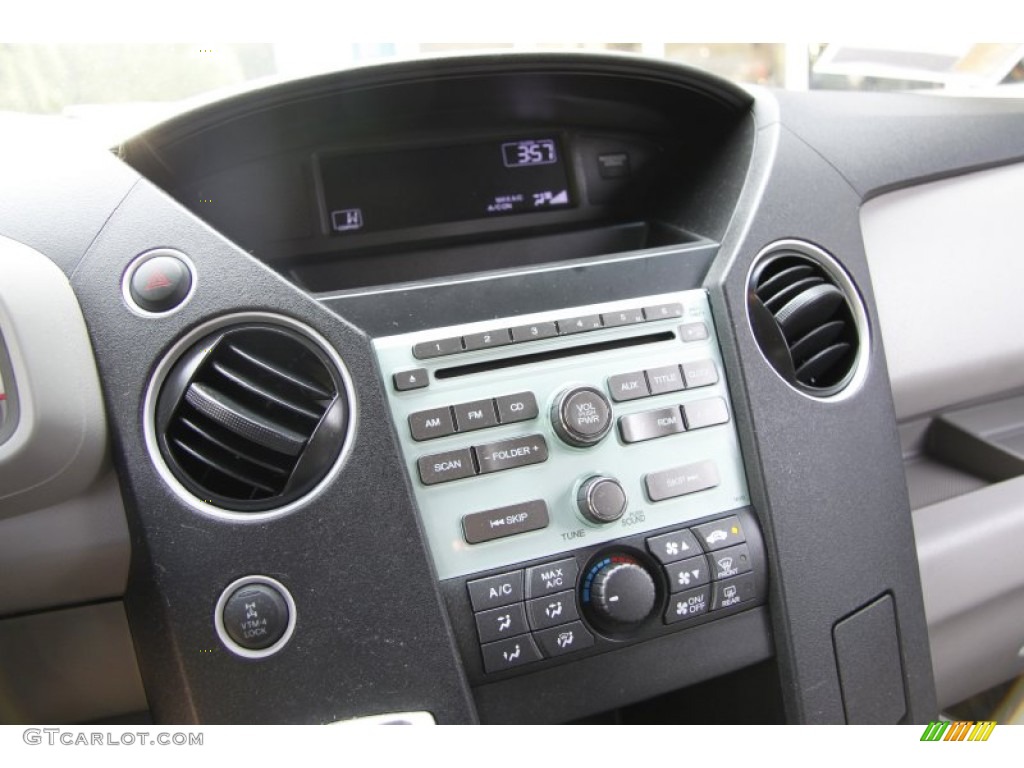 2009 Honda Pilot LX 4WD Controls Photo #49911021