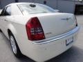 Cool Vanilla - 300 C HEMI Photo No. 10