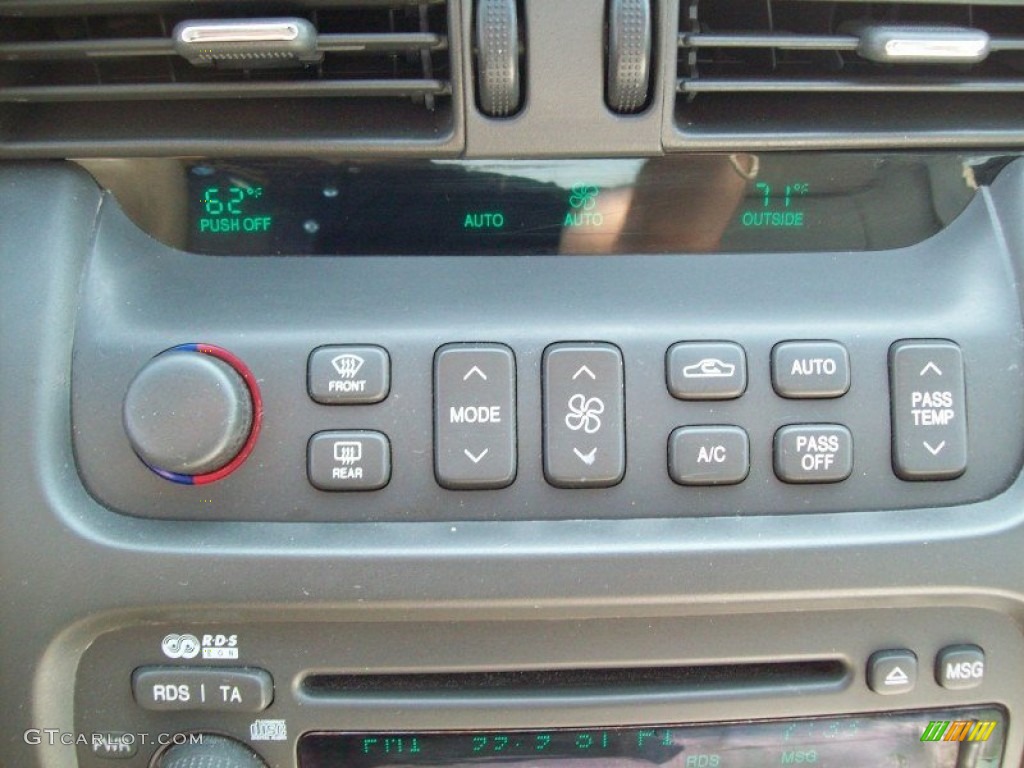 2004 Cadillac DeVille DHS Controls Photo #49915875