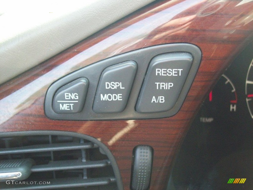 2004 Cadillac DeVille DHS Controls Photo #49915908