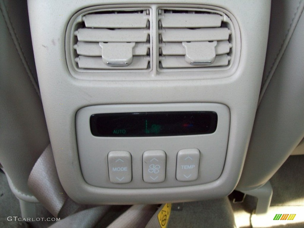 2004 Cadillac DeVille DHS Controls Photo #49915977
