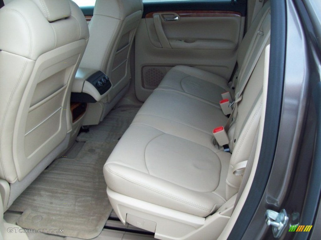 Tan Interior 2008 Saturn Outlook XR AWD Photo #49916193