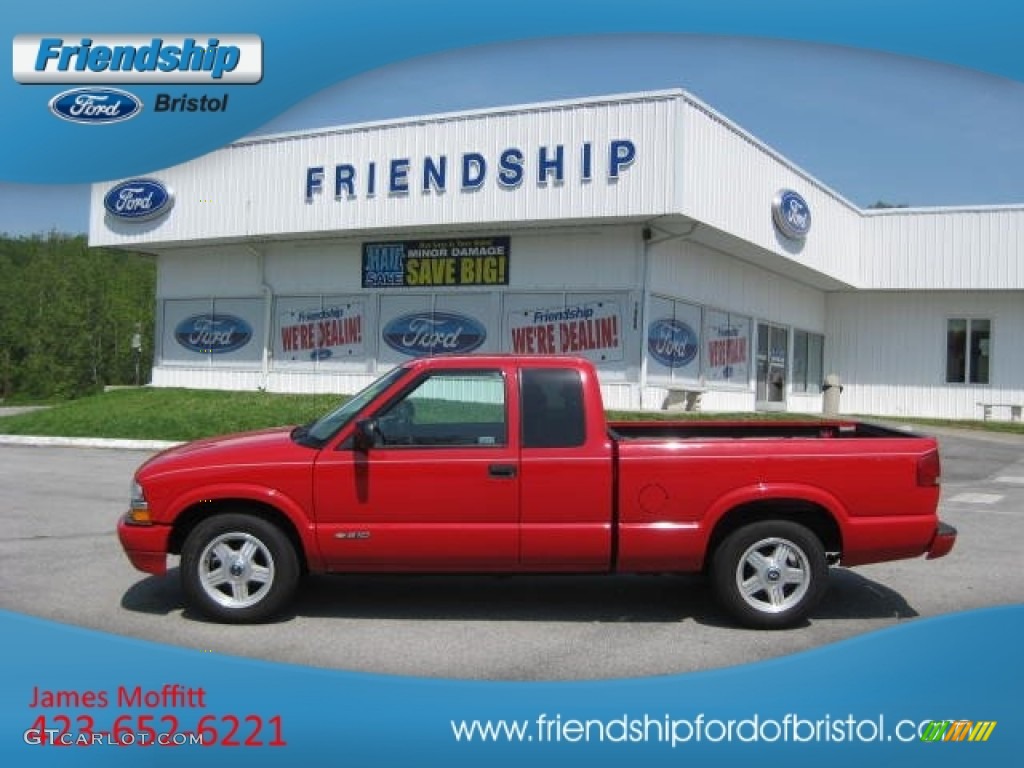 2001 S10 Extended Cab - Victory Red / Medium Gray photo #1