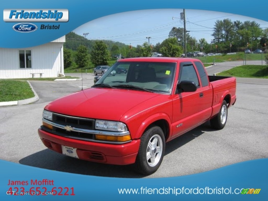 2001 S10 Extended Cab - Victory Red / Medium Gray photo #2