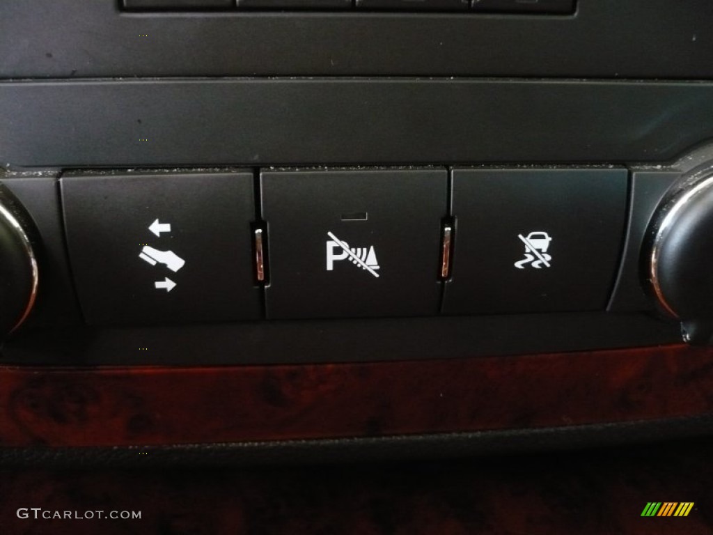 2010 Tahoe LTZ 4x4 - Summit White / Ebony photo #35