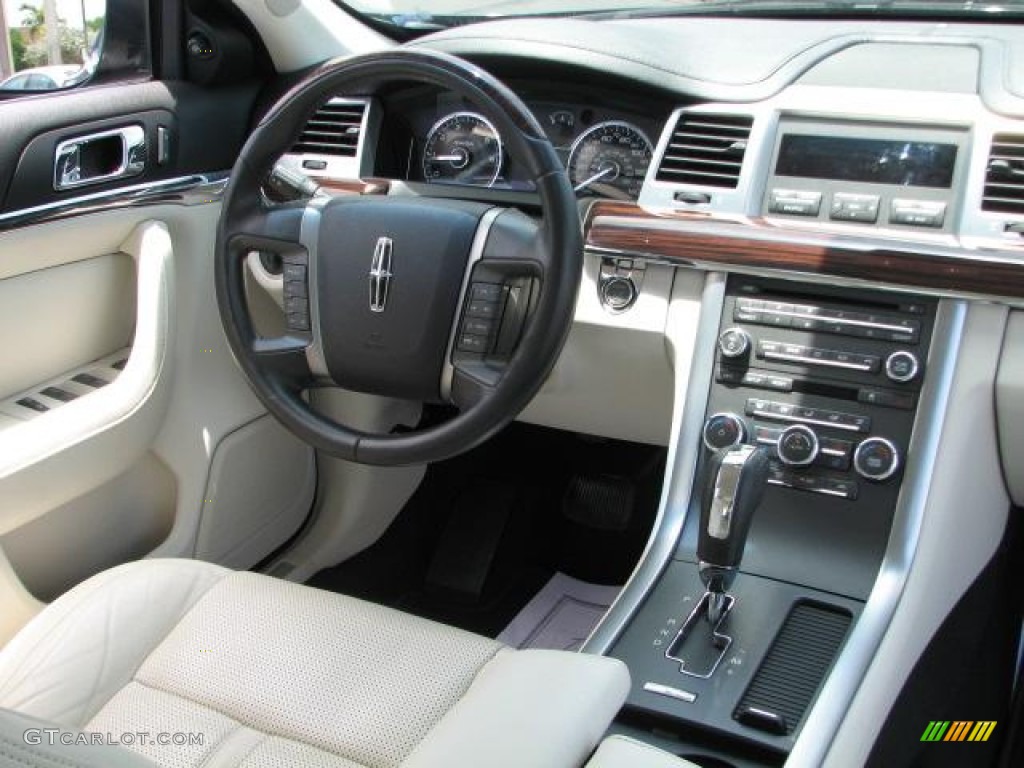 2009 Lincoln MKS Sedan Cashmere Dashboard Photo #49923495