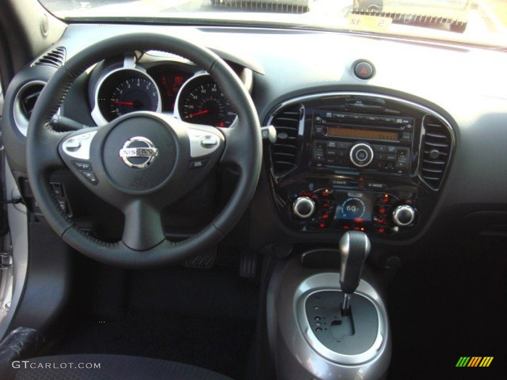 2011 Juke SV AWD - Chrome Silver / Black/Silver Trim photo #12