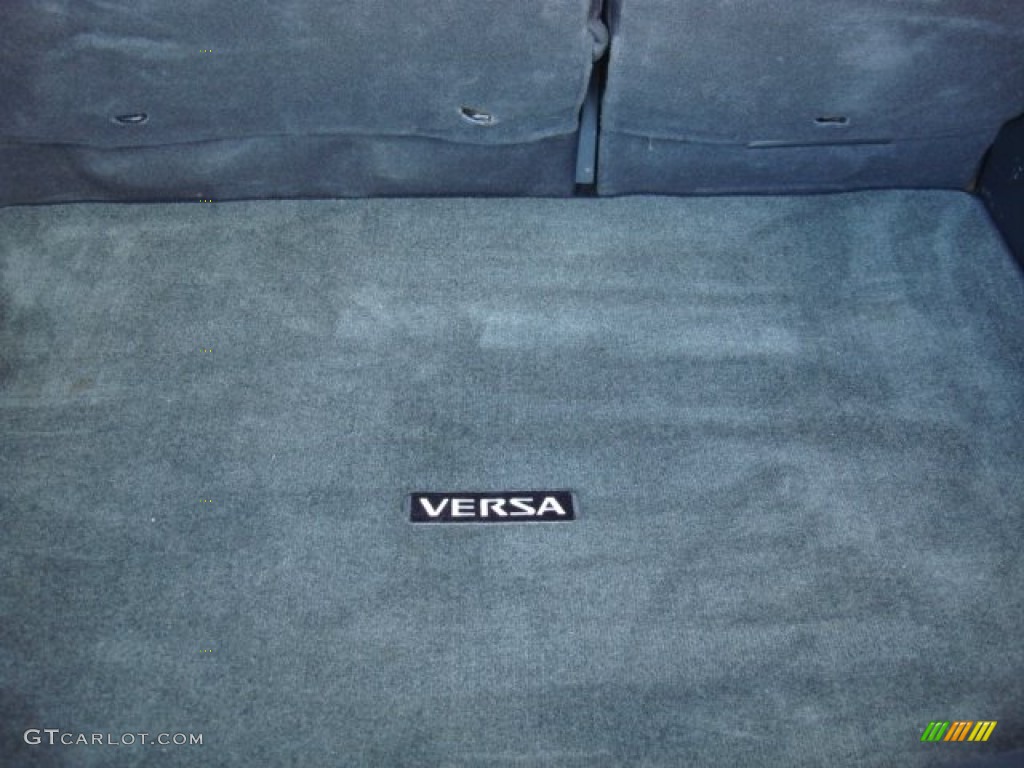 2009 Versa 1.8 SL Hatchback - Brillant Silver / Charcoal photo #11