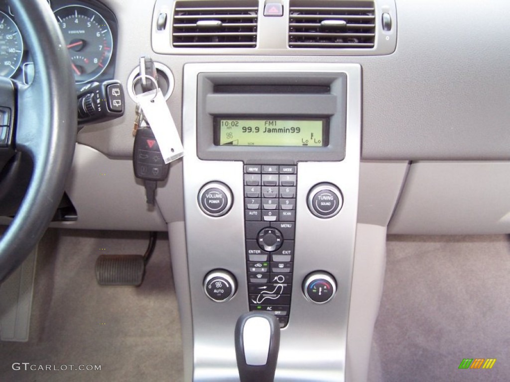 2008 Volvo C30 T5 Version 2.0 Controls Photo #49926452