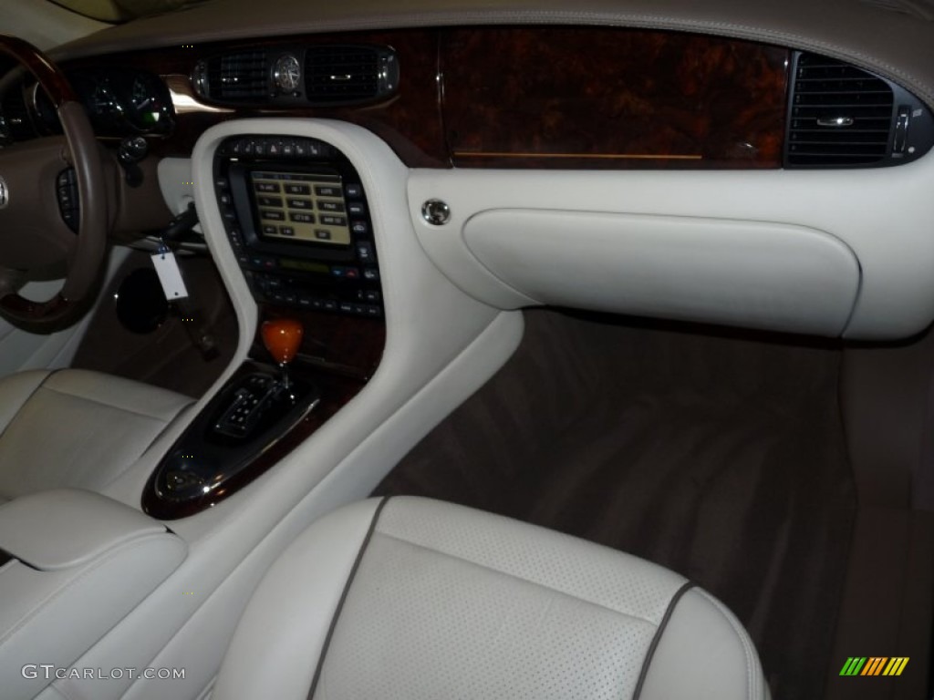 2008 Jaguar XJ Super V8 Ivory/Mocha Dashboard Photo #49931373