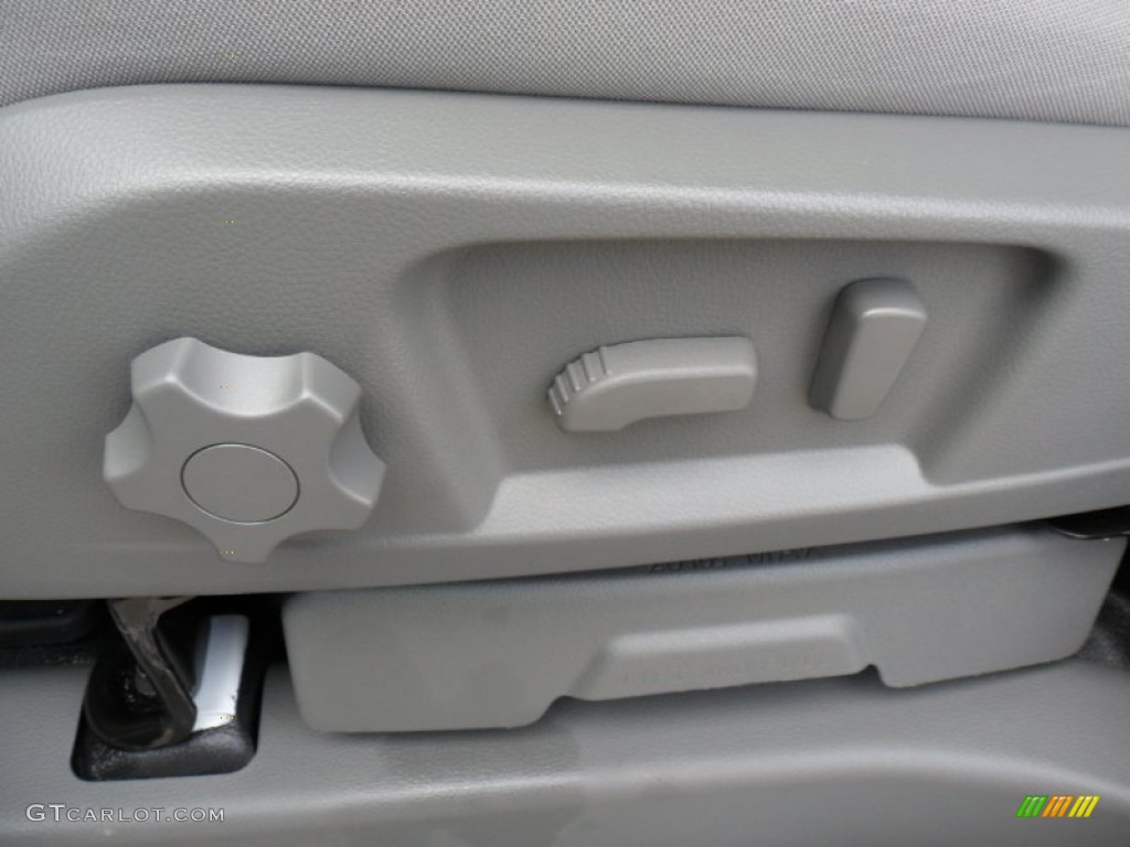 2012 Nissan NV 3500 HD SV Controls Photo #49933278