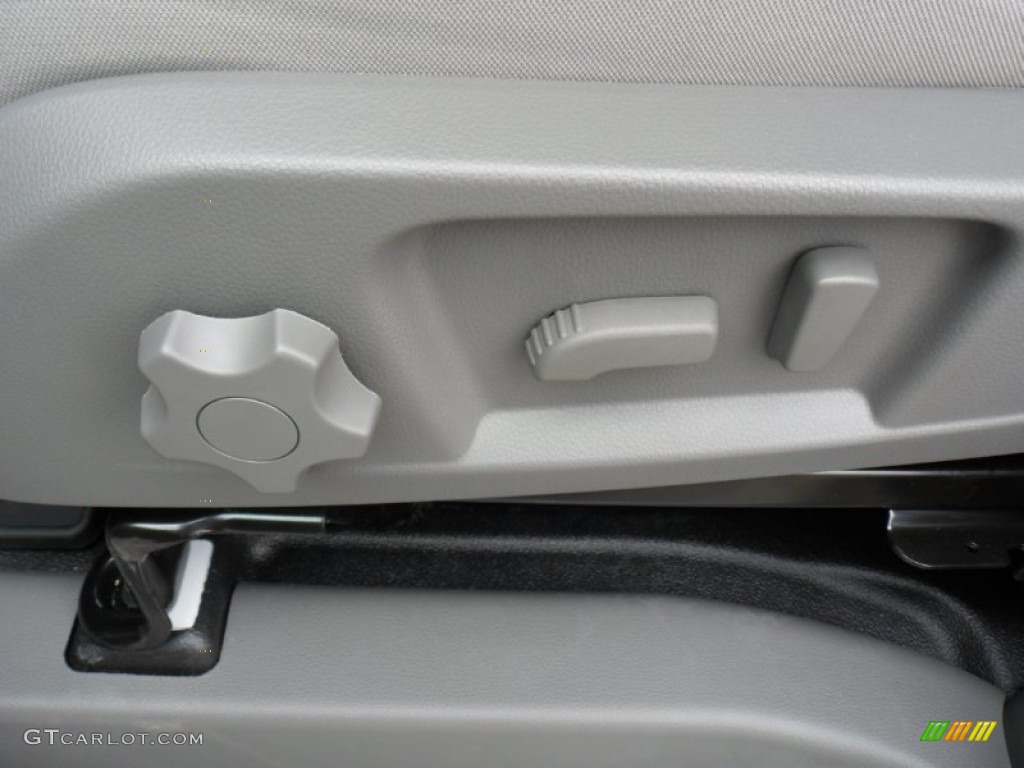 2012 Nissan NV 1500 SV Controls Photo #49933854