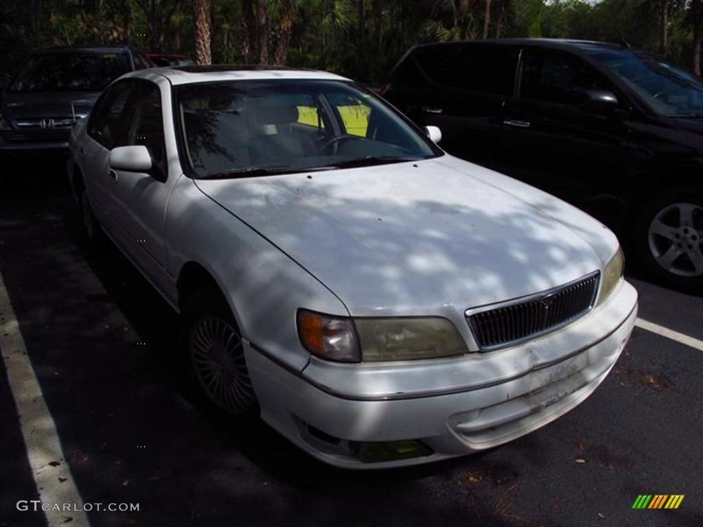 1996 I 30 - Arctic White Pearl / Tan photo #1