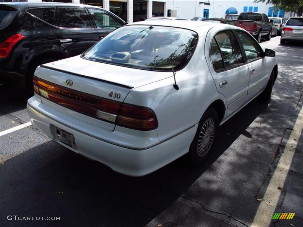 1996 I 30 - Arctic White Pearl / Tan photo #2