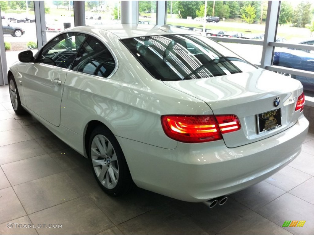 2011 3 Series 328i xDrive Coupe - Mineral White Metallic / Black photo #3
