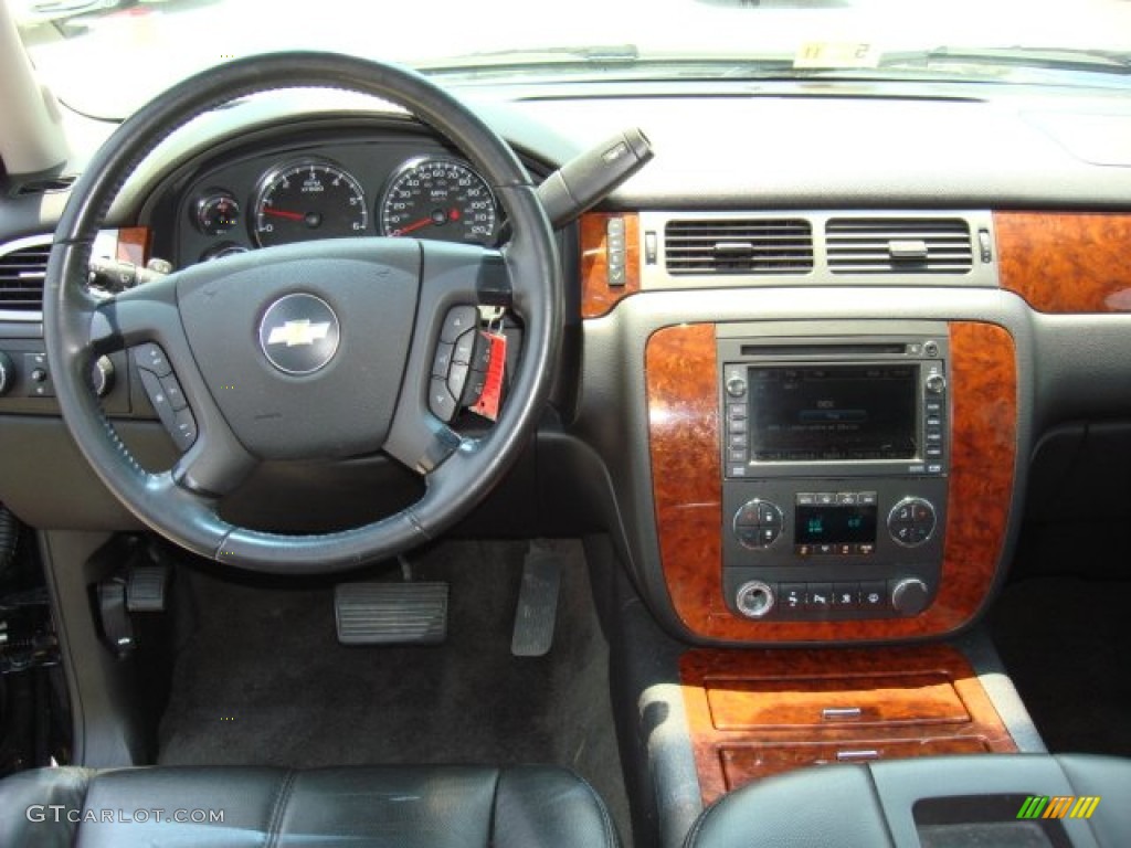 2007 Chevrolet Suburban 1500 LTZ 4x4 Ebony Dashboard Photo #49939040