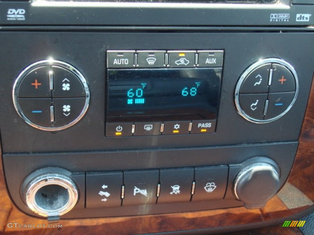 2007 Chevrolet Suburban 1500 LTZ 4x4 Controls Photo #49939121