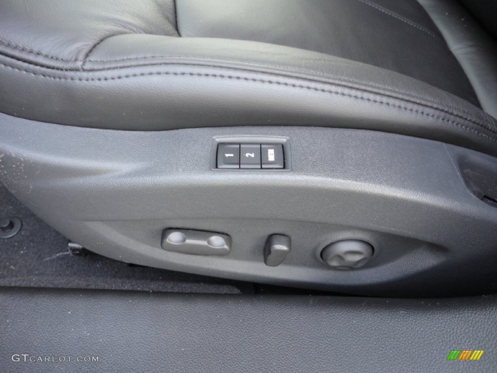 2011 Buick LaCrosse CXL Controls Photo #49940792
