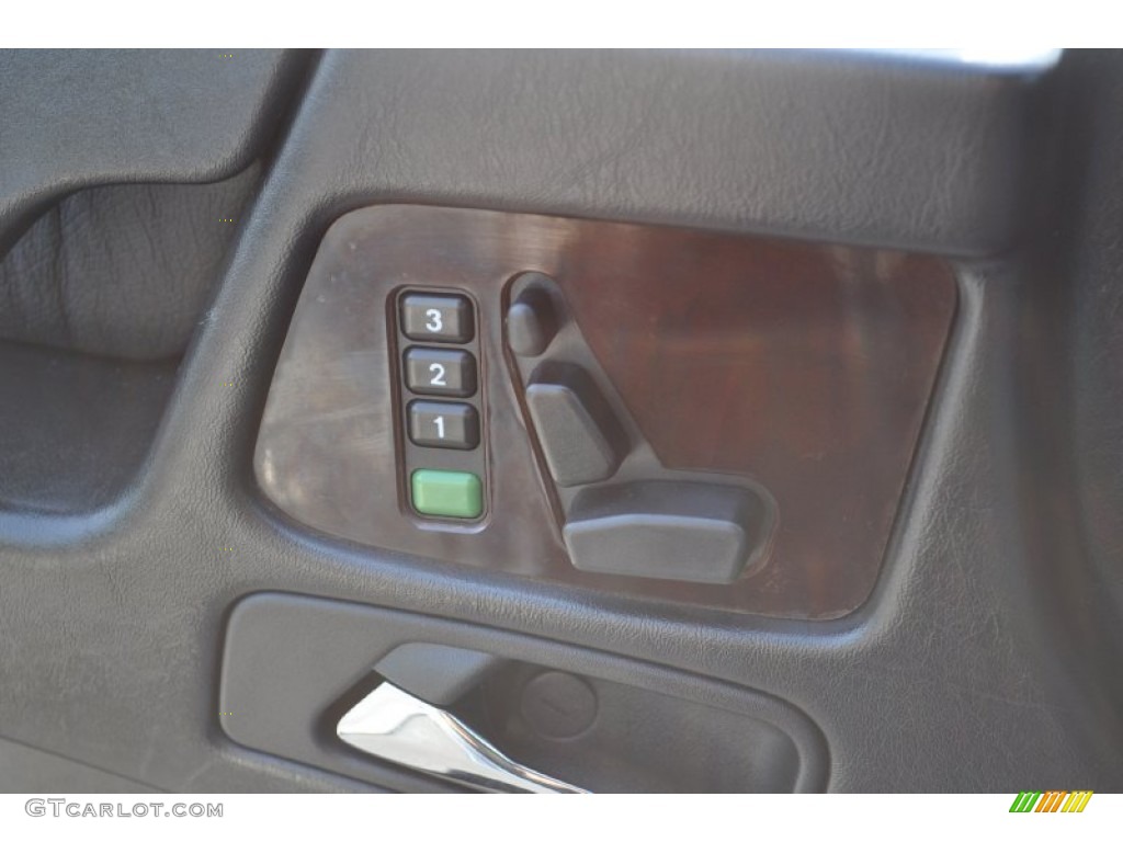 2003 Mercedes-Benz G 500 Controls Photo #49941269