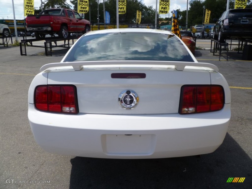 2005 Mustang V6 Deluxe Coupe - Performance White / Light Graphite photo #5