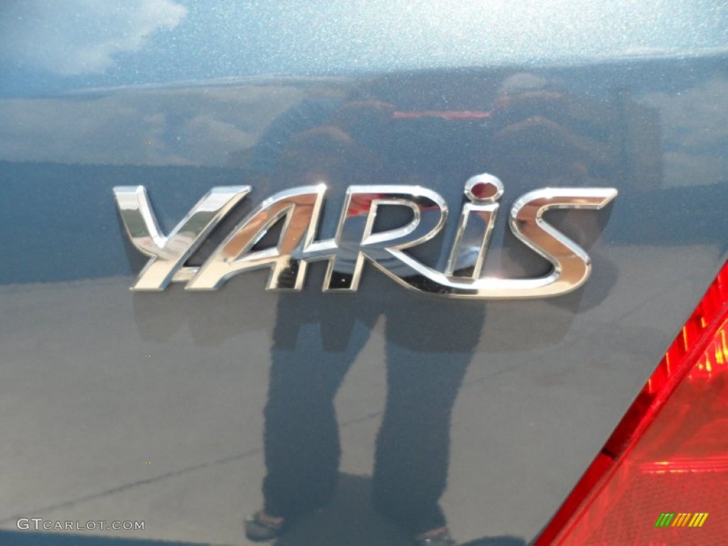 2011 Yaris 5 Door Liftback - Bayou Blue Pearl / Dark Charcoal photo #16