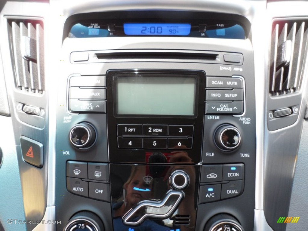2011 Hyundai Sonata Hybrid Controls Photo #49947788