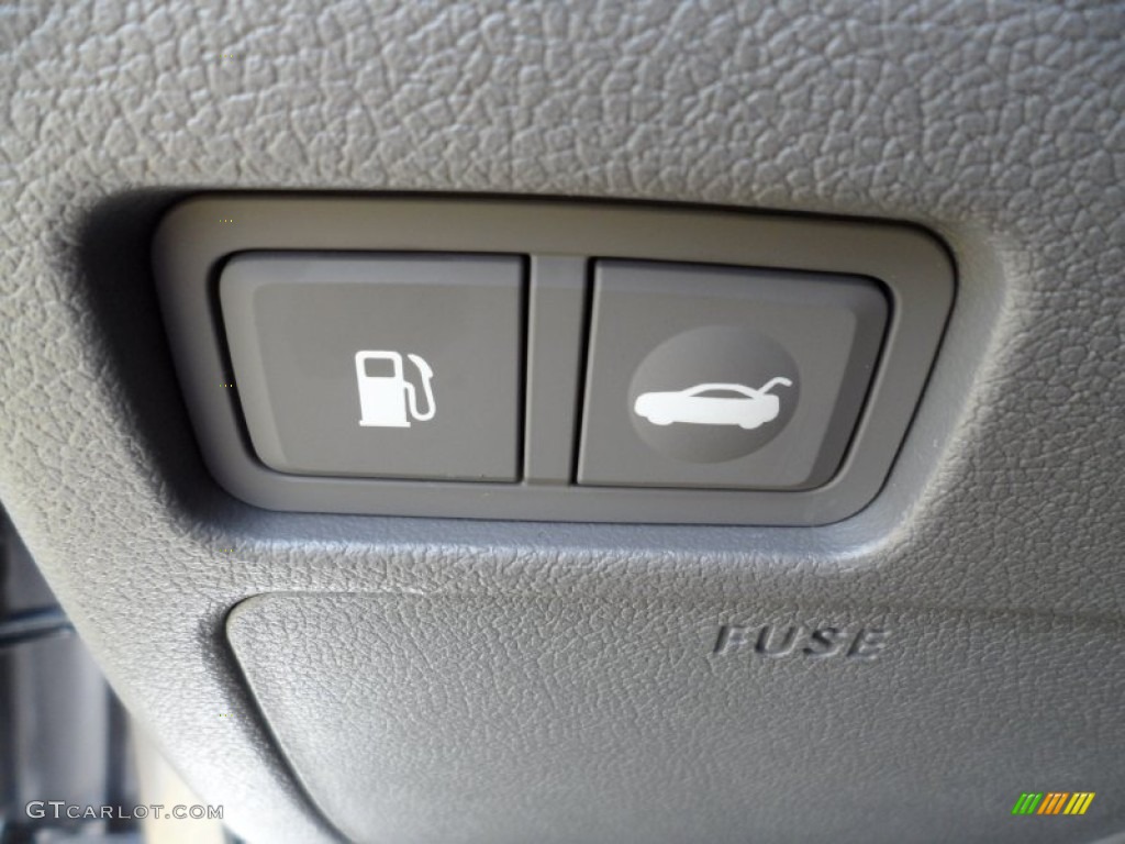 2011 Hyundai Sonata Hybrid Controls Photo #49947860