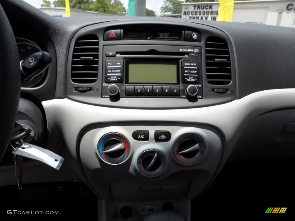 2011 Hyundai Accent GLS 4 Door Controls Photo #49948802