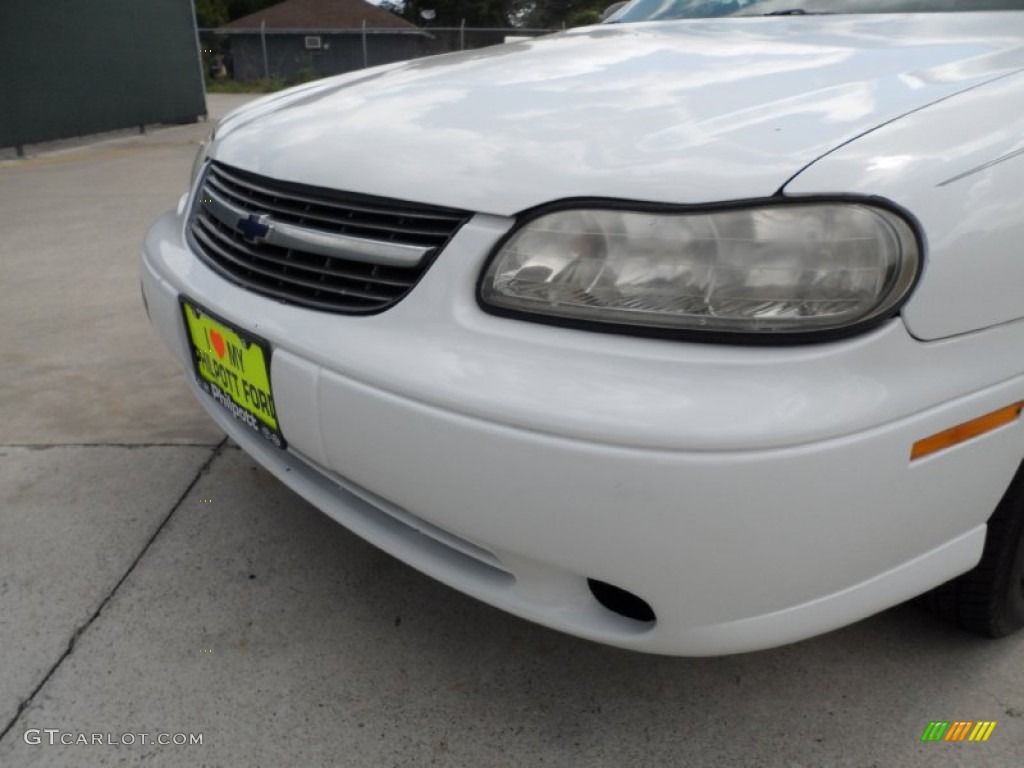 2002 Malibu Sedan - Bright White / Gray photo #12