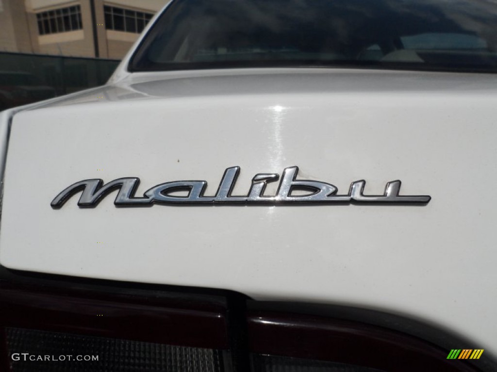 2002 Malibu Sedan - Bright White / Gray photo #22