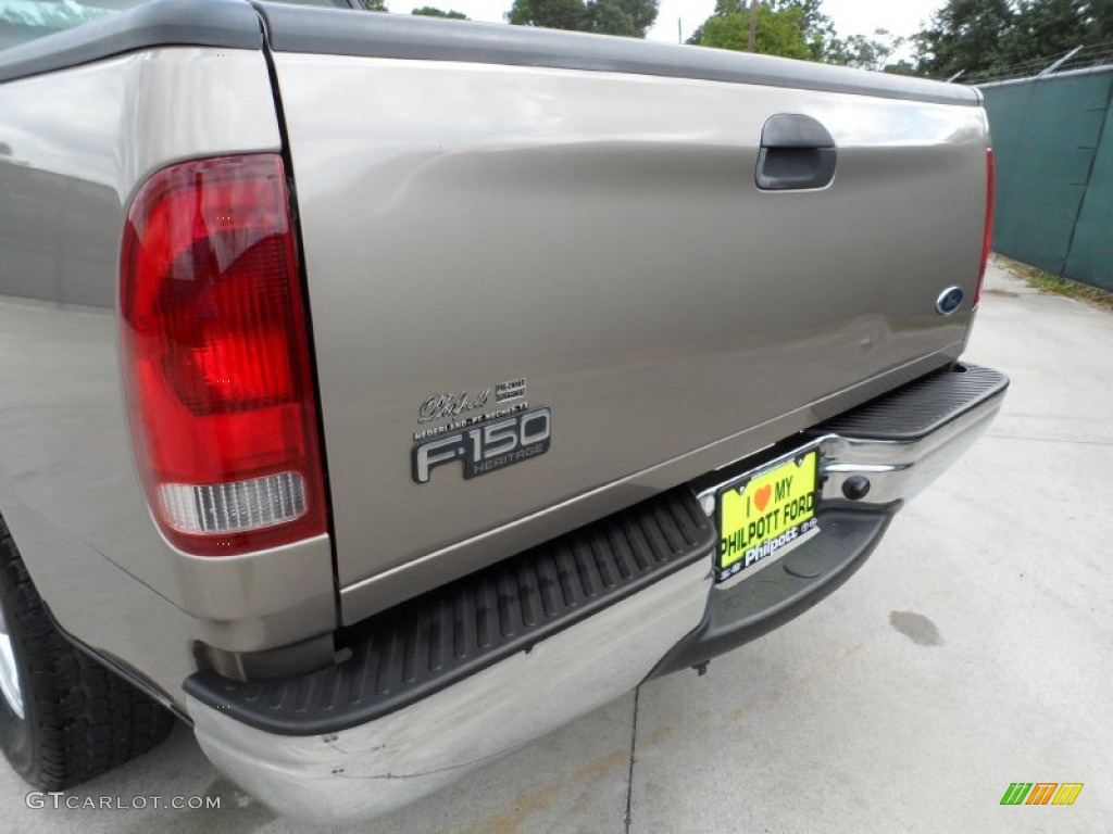 2004 F150 XL Heritage Regular Cab - Arizona Beige Metallic / Heritage Medium Parchment photo #24