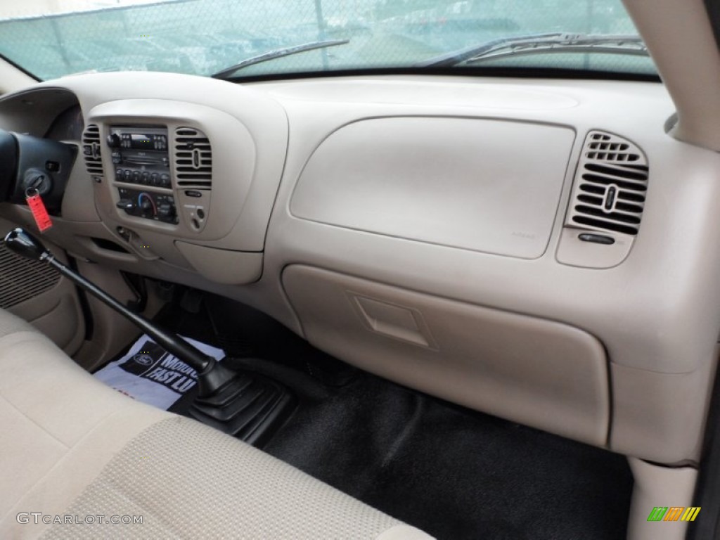 2004 F150 XL Heritage Regular Cab - Arizona Beige Metallic / Heritage Medium Parchment photo #27