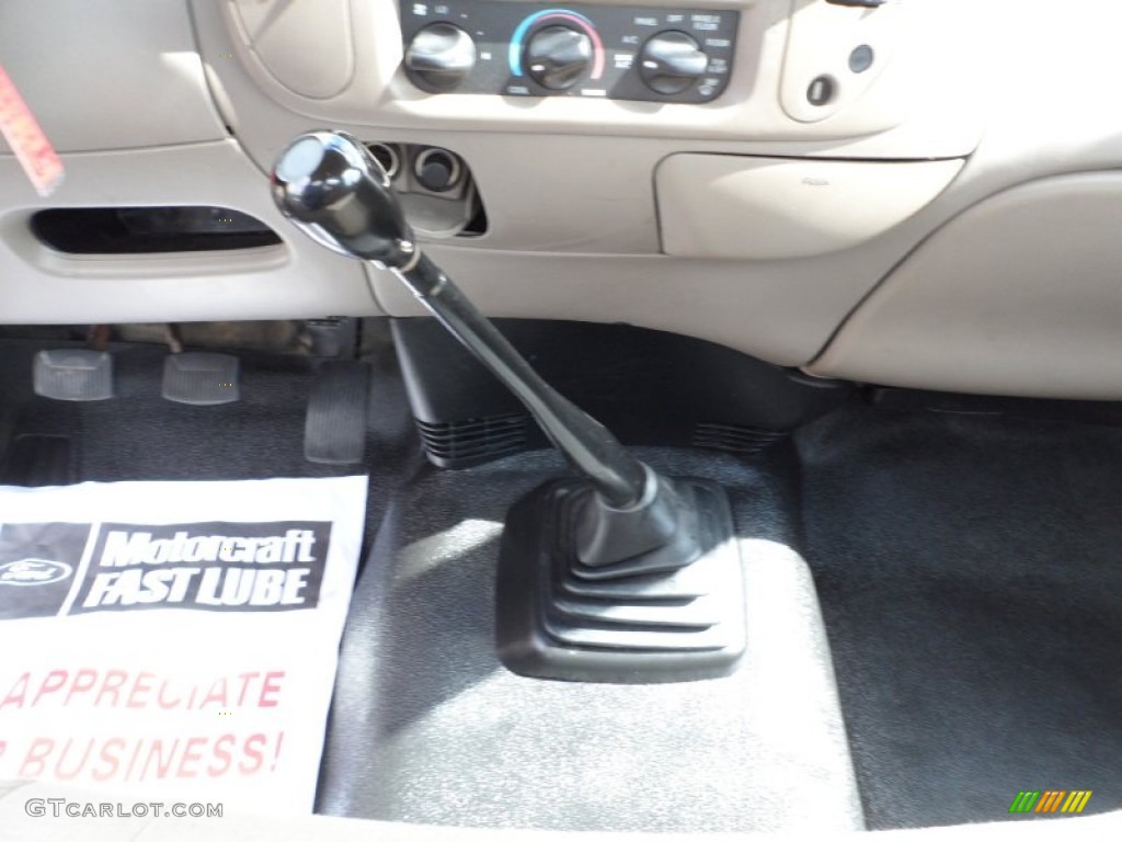 2004 F150 XL Heritage Regular Cab - Arizona Beige Metallic / Heritage Medium Parchment photo #35