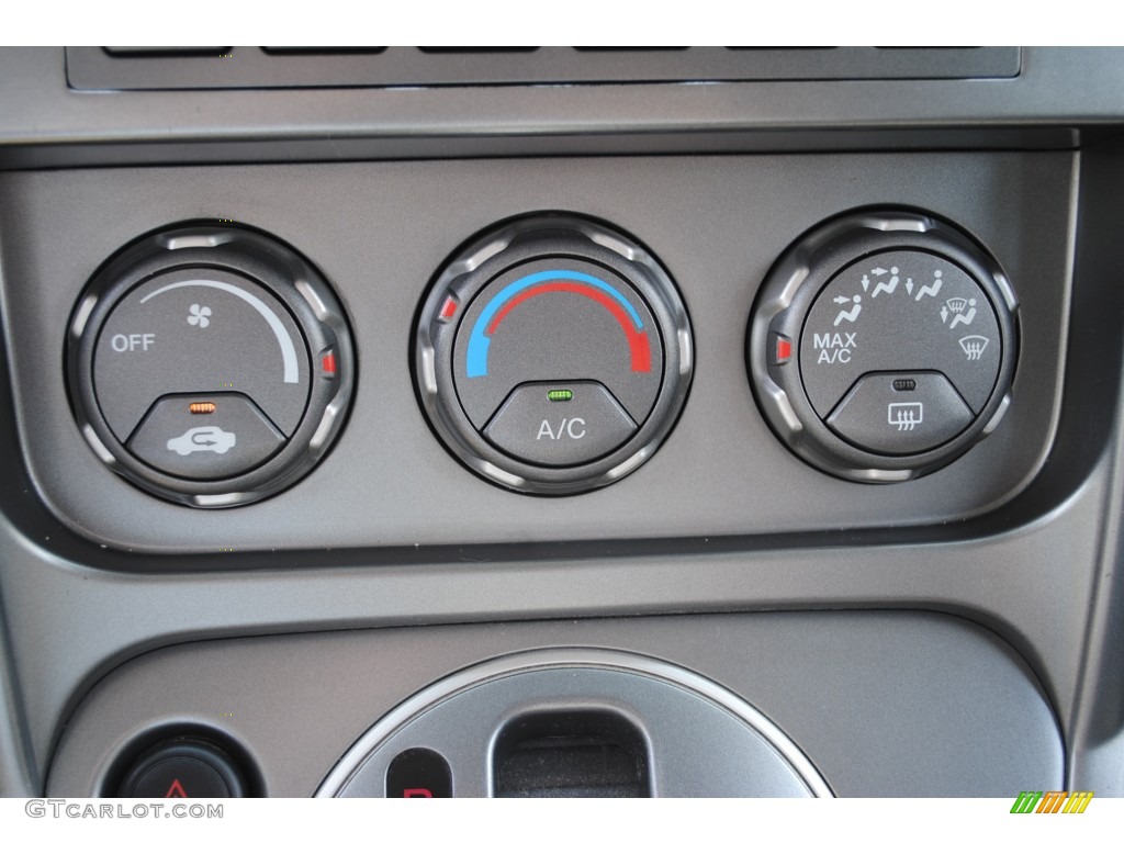 2004 Honda Element EX AWD Controls Photo #49957157