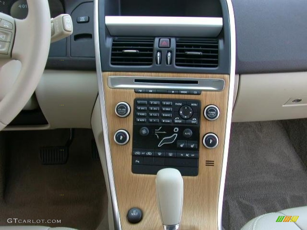 2010 Volvo XC60 3.2 Controls Photo #49957946