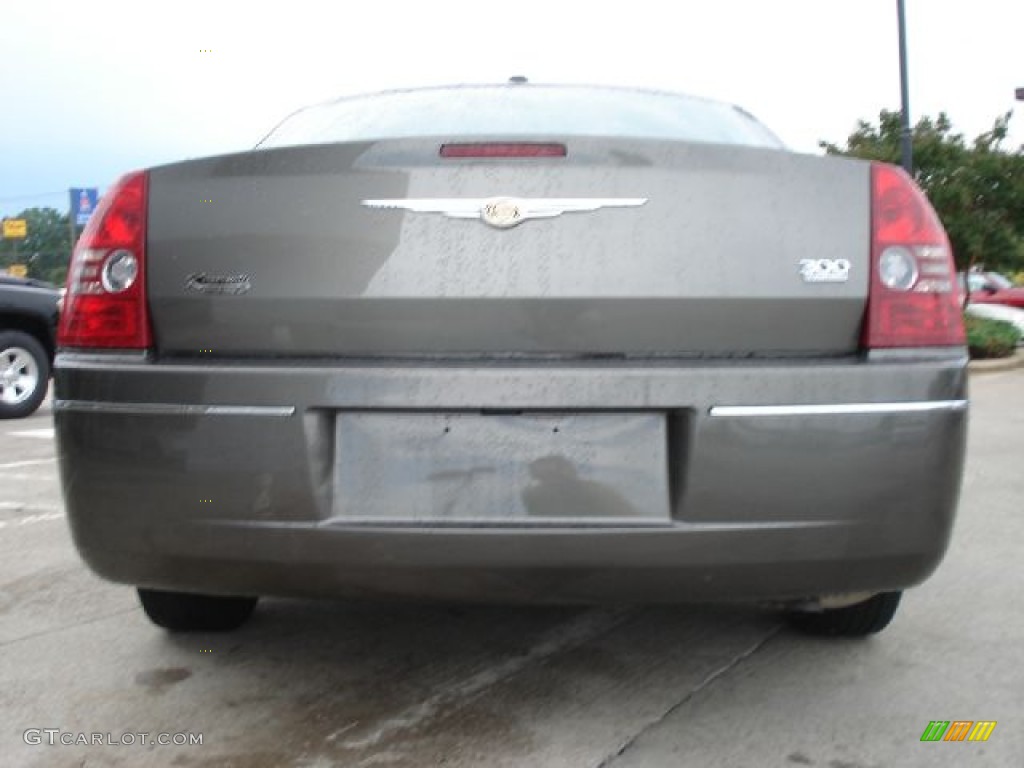 2010 300 Touring - Dark Titanium Metallic / Dark Slate Gray photo #4