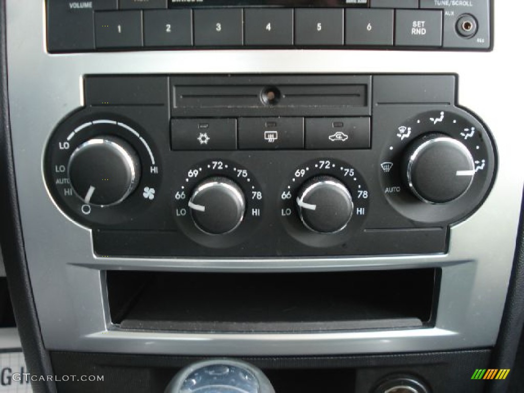 2010 300 Touring - Dark Titanium Metallic / Dark Slate Gray photo #21