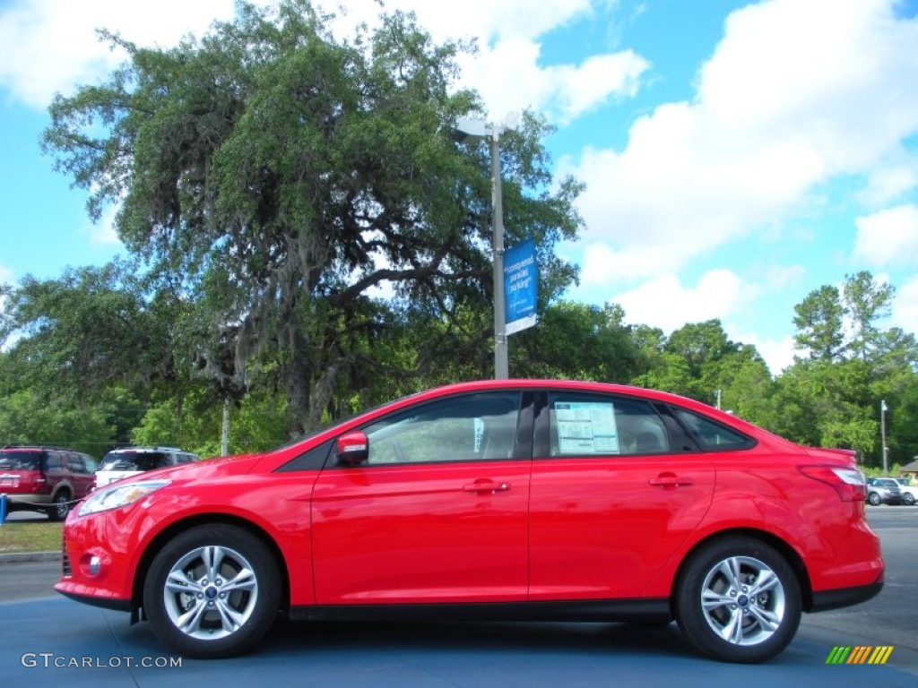 2012 Focus SE Sport Sedan - Race Red / Two-Tone Sport photo #2