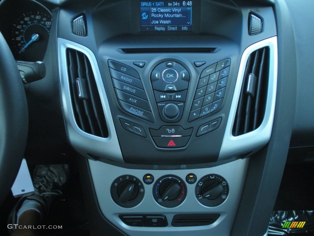 2012 Ford Focus SE Sport Sedan Controls Photo #49960727