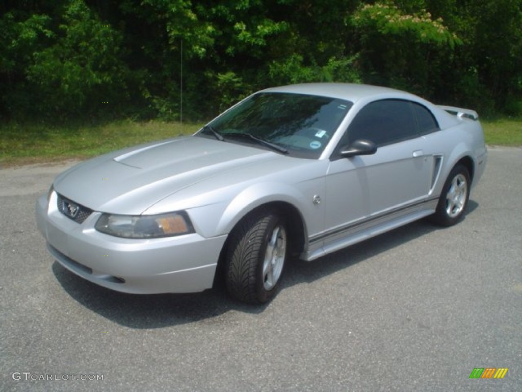 2004 Mustang V6 Coupe - Silver Metallic / Dark Charcoal photo #1