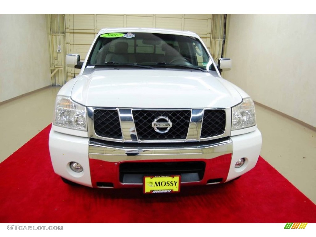 2007 Titan SE King Cab - White / Steel Gray photo #2