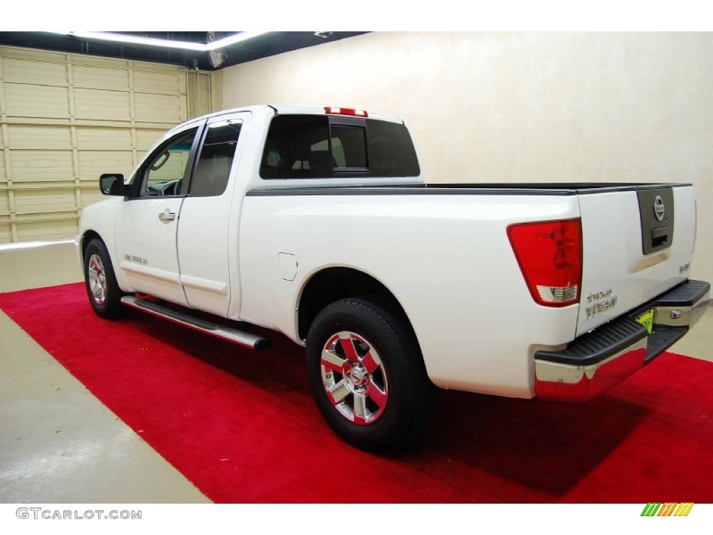 2007 Titan SE King Cab - White / Steel Gray photo #4