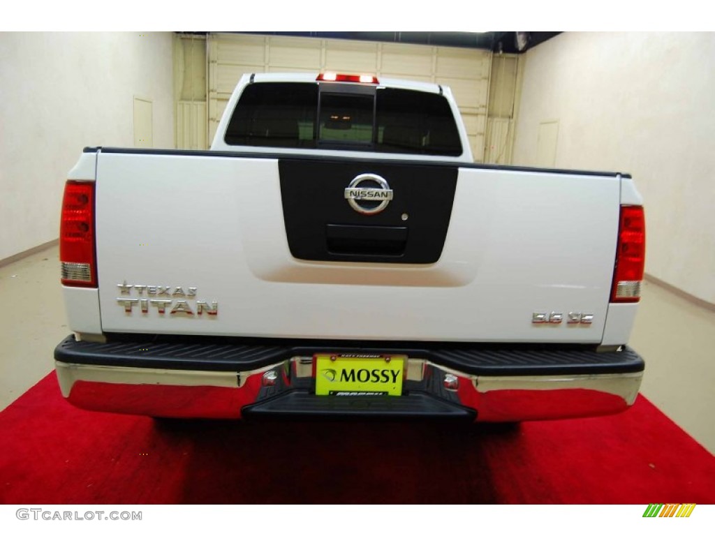 2007 Titan SE King Cab - White / Steel Gray photo #5