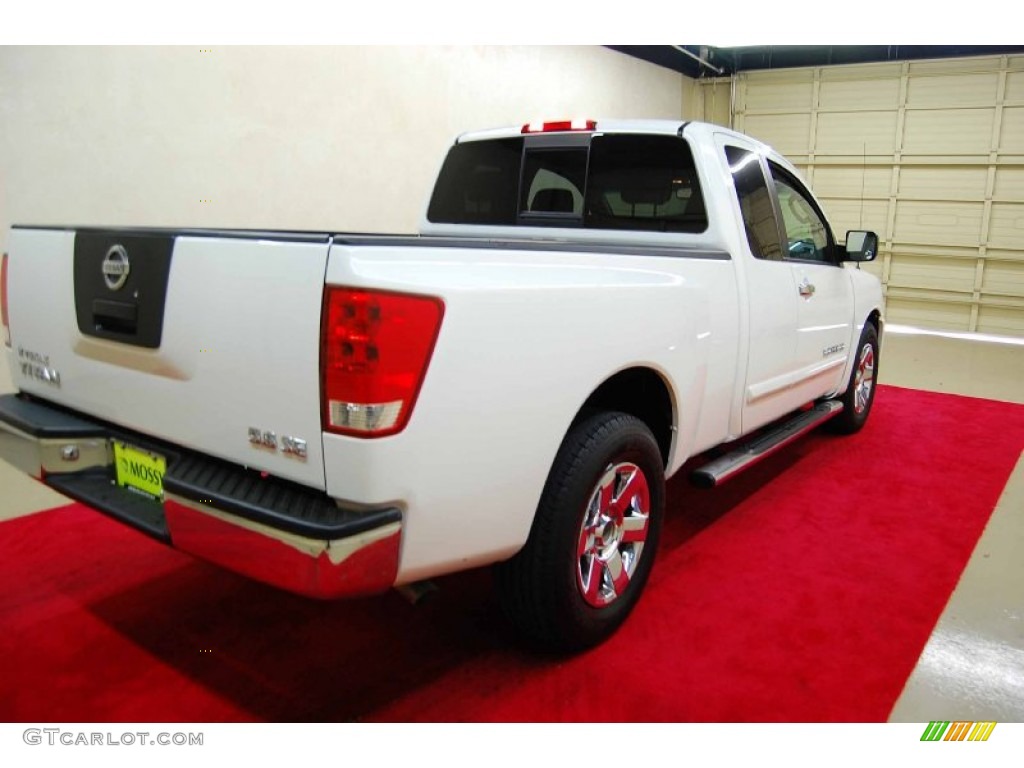 2007 Titan SE King Cab - White / Steel Gray photo #6