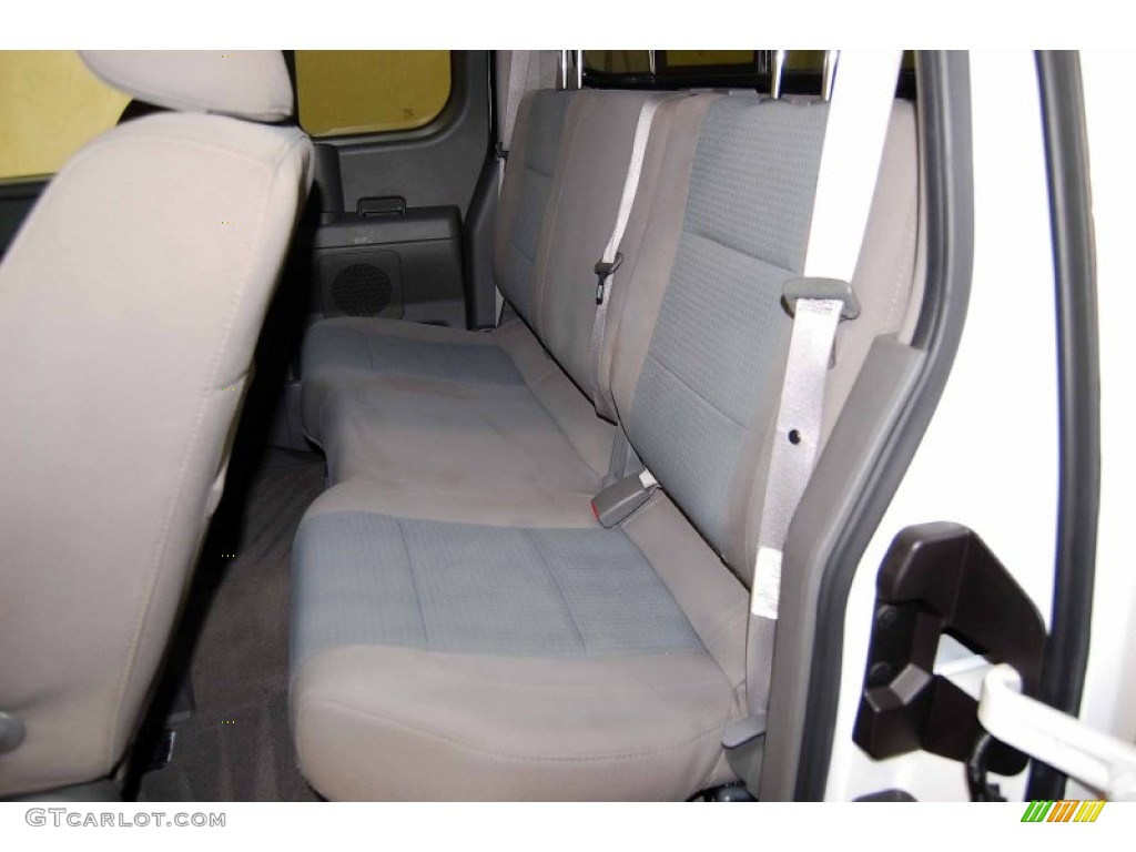 2007 Titan SE King Cab - White / Steel Gray photo #13