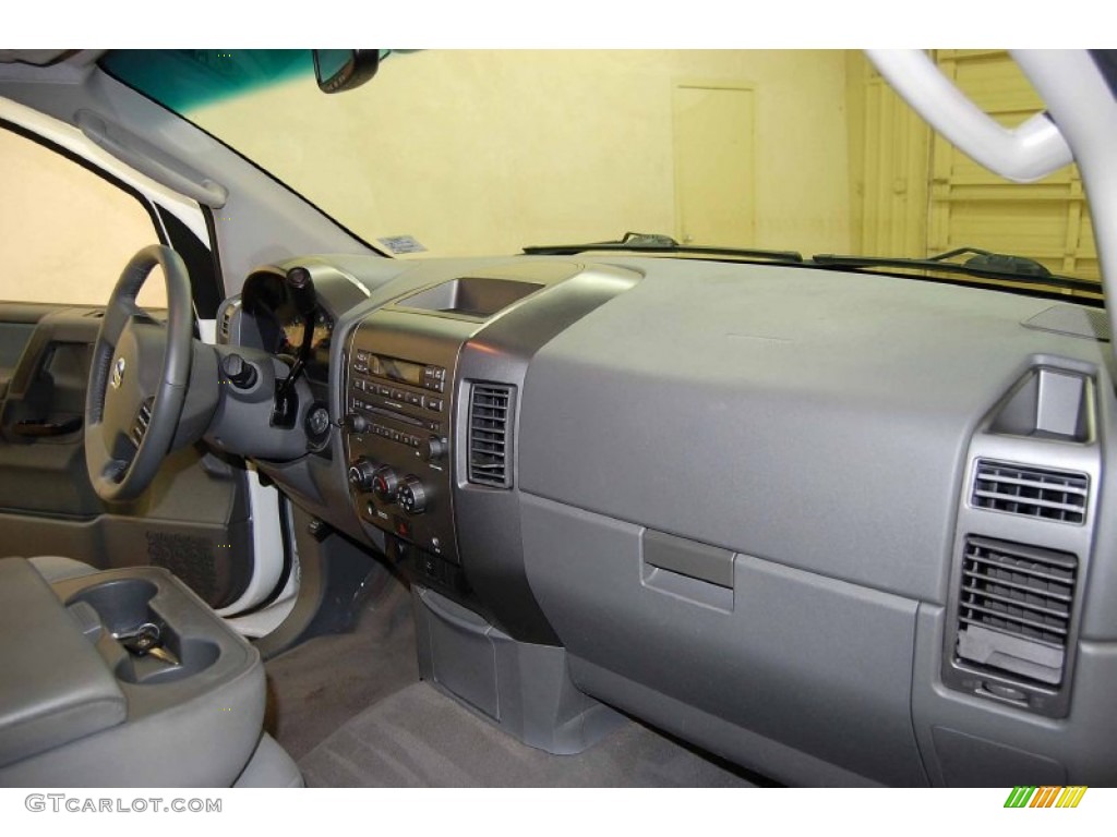 2007 Titan SE King Cab - White / Steel Gray photo #17